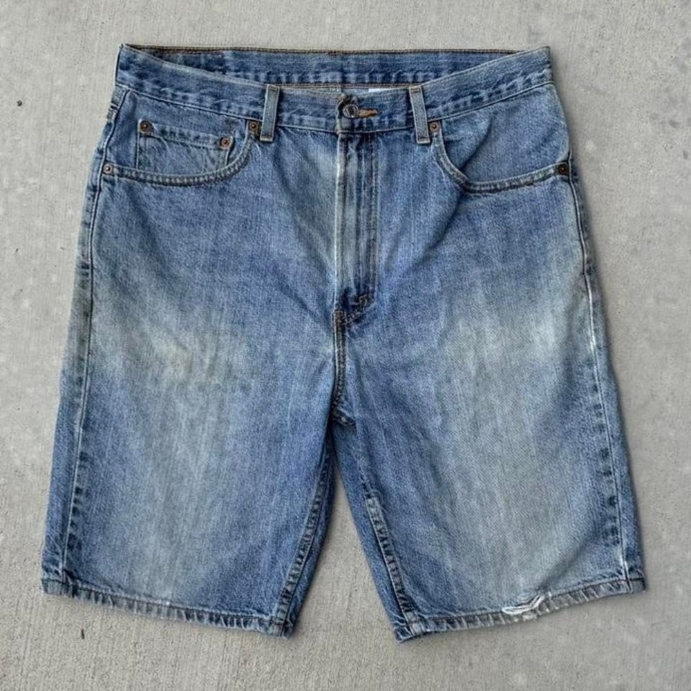 Vintage Levi's 505 denim jorts / jean shorts Size W34